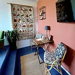 Carmen's In - Jaagweg 13 - - 15 Minuten Amsterdam Met De Bus Δωμάτια σε οικογενειακή κατοικία *